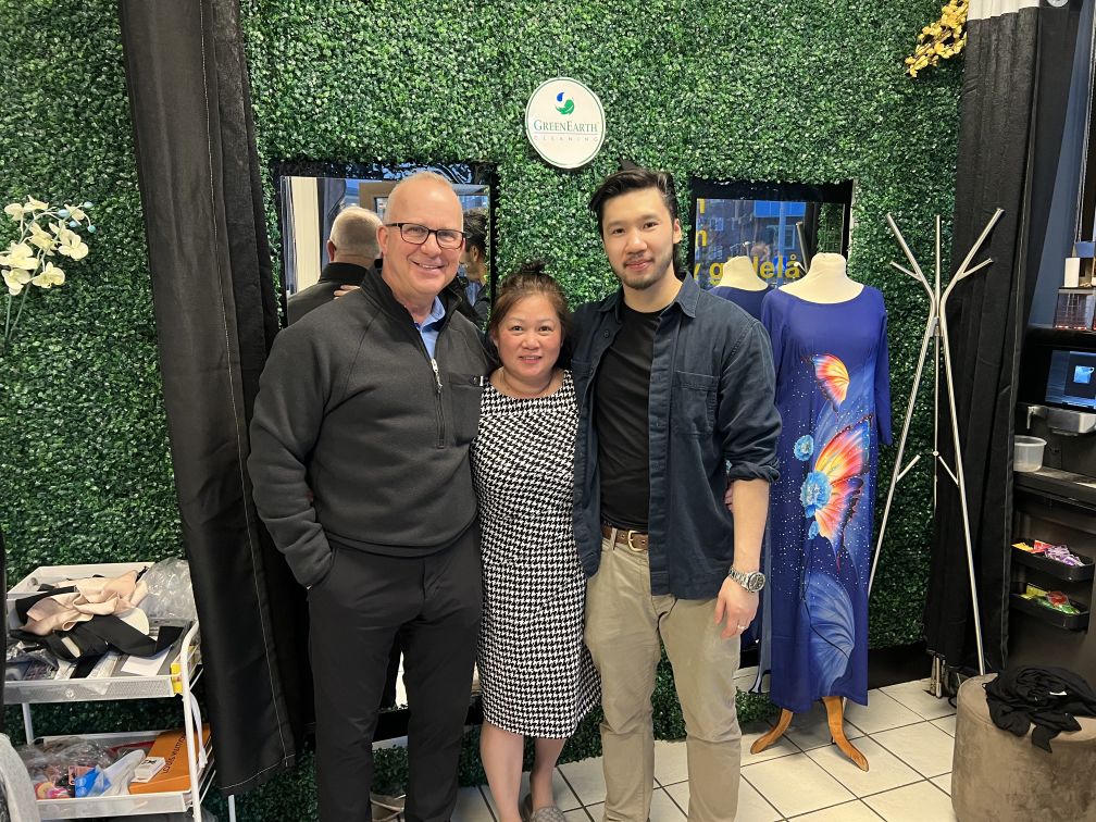 Maxwell, Mrs. Hang, Thomas Tran